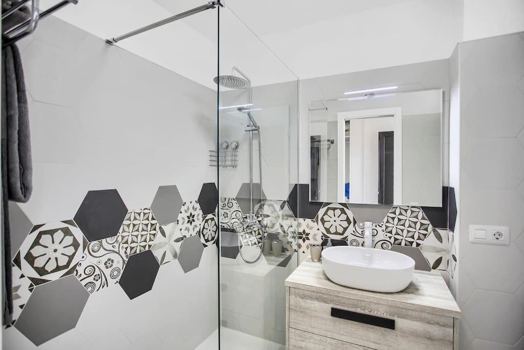 Alexander Apartment Playa De Las Americas Экстерьер фото
